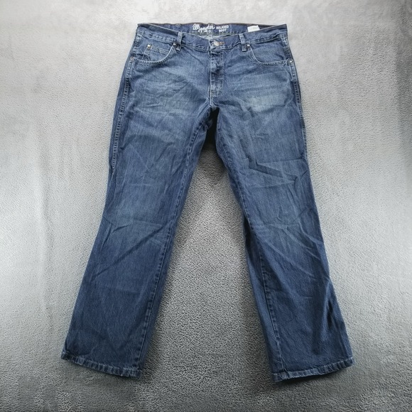 Wrangler Jeans Mens 38x32 Blue Relaxed Bootcut Retro Mid Rise Dark Wash Denim - Picture 1 of 10